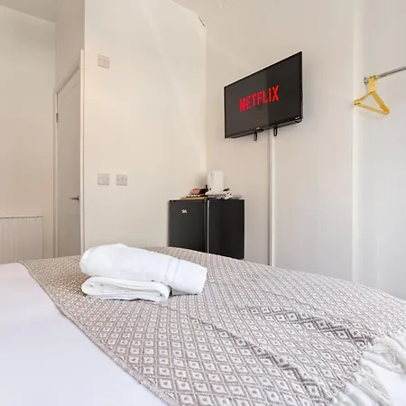 Guest house #1 - Location - Private Ensuite, Smart Tv, Fast Wifi And Free Parking - By Yoko Redcar