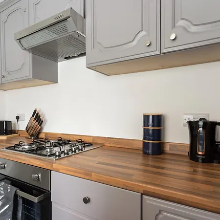 #1 - Location - Private Ensuite, Smart Tv, Fast Wifi And Free Parking - By Yoko *