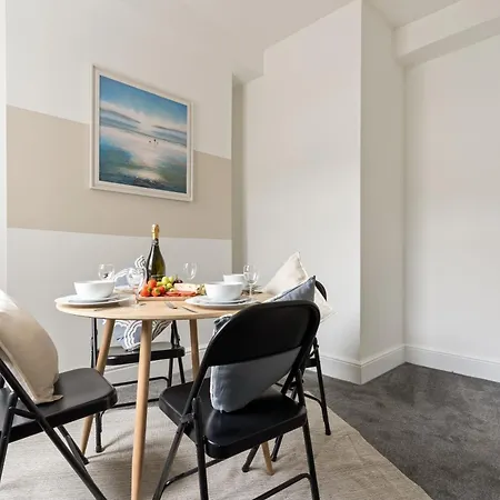 Guest house #1 - Location - Private Ensuite, Smart Tv, Fast Wifi And Free Parking - By Yoko Redcar